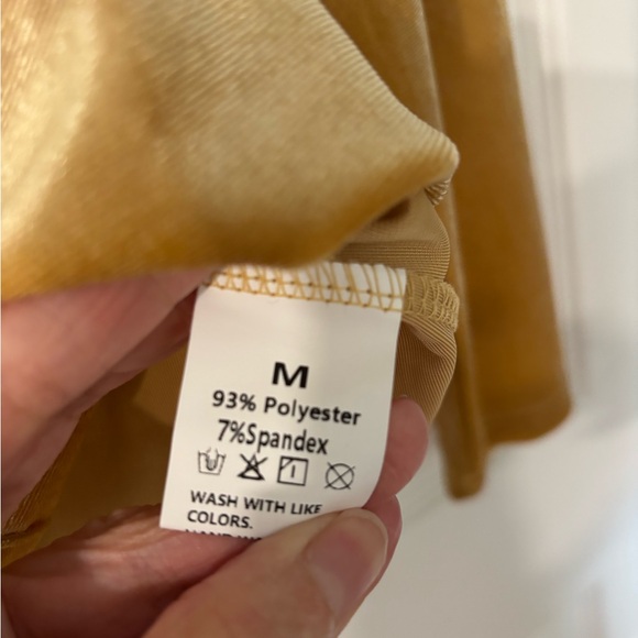 Velvet Turtleneck Top, Gold color, Size M - Picture 3 of 3